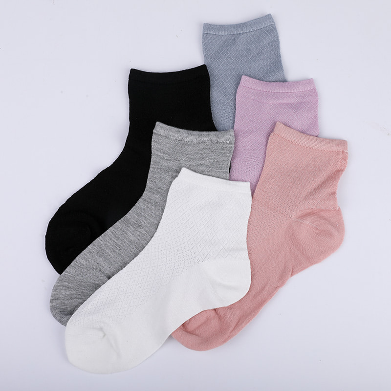 Mála níolón snáithín bambú bog, stocaí mná ócáideacha beaga diamanta, stocaí ban lámh-fuaite WSD1689