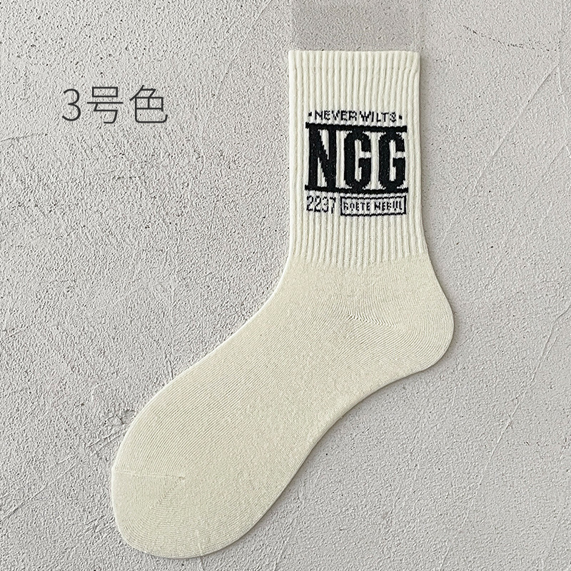 Oem Moq Dearthóir Samplach Fast Lógó Ócáideach Saincheaptha Mens Cotton Jacquard Crew Socks